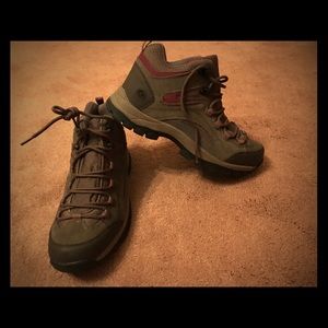 Hiking boots-new!